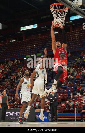 Milan, Italie. 03ème octobre 2021. Dunk par Riccardo Moraschini (AX Armani Exchange Olimpia Milano) pendant A|X Armani Exchange Milano vs Dolomiti Energia Trentino, Italian Basketball A Serie Championship à Milan, Italie, octobre 03 2021 crédit: Independent photo Agency/Alay Live News Banque D'Images