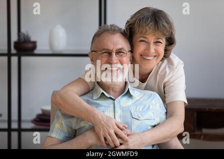 Portrait d'un couple de famille affectueux et mature. Banque D'Images