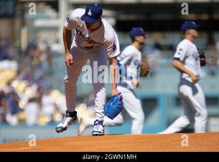 Los Angeles, Californie, États-Unis. 3 octobre 2021. Los Angeles Dodgers Pitcher (21) Walker Buehler lors du dernier match de la saison contre les Milwaukee Brewers au stade Dodgers de Los Angeles, Californie, le dimanche 3 octobre 2021.Armando Arorizo (Credit image: © Armando Arorizo/Prensa Internacional via ZUMA Press Wire) Banque D'Images