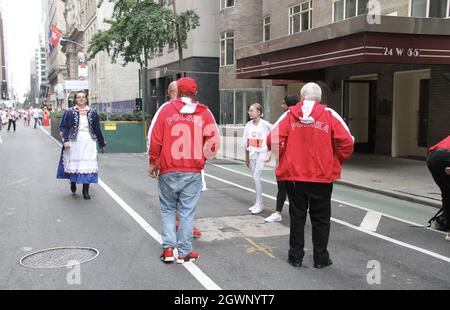 New York, États-Unis. 3 octobre 2021. (NOUVEAU) 84e défilé annuel de la journée de Pulaski à New York. 3 octobre 2021, New York, États-Unis : les Américains polonais ont célébré la 84e édition de la parade annuelle de la journée Pulaski sur la 5e Avenue, New York, en l'honneur du général de brigade Casimir Pulaski, héros de la guerre d'indépendance américaine, mort à la bataille de Savannah Georgia en octobre 1779. Le défilé a commencé de 12h à 18h, de 35e à 54e rue. (Credit image: © Niyi Fote/TheNEWS2 via ZUMA Press Wire) Banque D'Images