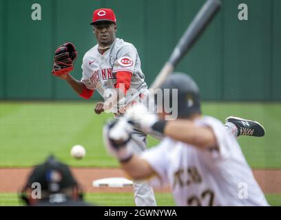 Pittsburgh, États-Unis. 03ème octobre 2021. Cincinnati Reds départ pichet le joueur Sanmartin (52) lance dans le premier repas contre les pirates de Pittsburgh au parc PNC le dimanche 3 octobre 2021 à Pittsburgh. Photo par Archie Carpenter/UPI crédit: UPI/Alay Live News Banque D'Images