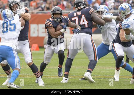 Chicago, États-Unis. 03ème octobre 2021. Les ours de Chicago remontent David Montgomery (32) gagne quelques verges contre les Detroit Lions la première moitié à Soldier Field à Chicago le dimanche 3 octobre 2021. Les ours ont gagné 24-14. Photo par Mark Black/UPI crédit: UPI/Alay Live News Banque D'Images