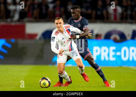 LYON, FRANCE - SEPTEMBRE 19 : Maxence Caqueret de l'Olympique Lyonnais lors du match de la Ligue 1 entre l'Olympique Lyonnais et Paris Saint-Germain au Parc Olympique Lyonnais le 19 septembre 2021 à Lyon (photo de Geert van Erven/Orange Pictures) Banque D'Images