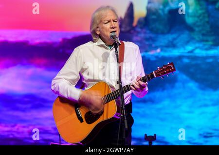 Justin Hayward, du Moody Blues, se produit en concert au Paramount le 2 octobre 2021 à Huntington, New York. Banque D'Images