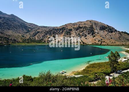 Eau douce naturelle Lac de Kourna sur l'île de Crète, Grèce Banque D'Images