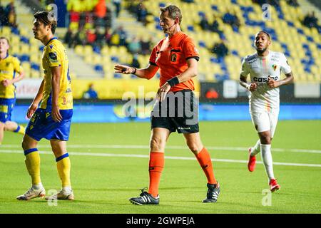 SINT-TRUIDEN, BELGIQUE - 2 OCTOBRE : arbitre Jan Boterberg lors du match de Jupiler Pro League entre Sint-Truidense VV et KV Oostende à Stayen le 2 octobre 2021 à Sint-Truiden, Belgique (photo de Joris Verwijst/Orange Pictures) Banque D'Images