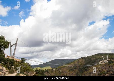 Pont suspendu piétonnier le plus long du monde à Passadiços do Paiva à Arouca Geopark Banque D'Images