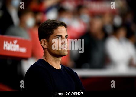 Grenade, Espagne. 03ème octobre 2021. L'entraîneur de Grenade CF Robert Moreno vu pendant le match de la Liga Santander entre Grenade CF et Sevilla FC à l'Estadio Nuevo Los Carmenes à Grenade.(Score final: Grenade CF 1:0 Sevilla FC) Credit: SOPA Images Limited/Alay Live News Banque D'Images