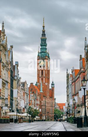 Vue à l'hôtel de ville principal de la rue long Lane dans le vieux centre-ville de Gdansk, Pologne. Banque D'Images