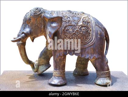 statue d'éléphant isolée sur fond blanc Banque D'Images