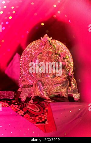 Lord Ganesh idol pendant l'immersion dans le festival, Inde. Banque D'Images