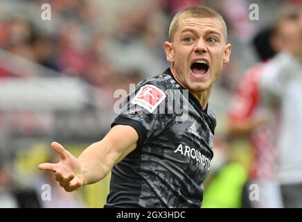 Mayence, Allemagne. 03ème octobre 2021. Football: Bundesliga, FSV Mayence 05 - 1. FC Union Berlin, Matchday 7, Mewa Arena Julian Ryerson de Berlin crédit: Torsten Silz/dpa - NOTE IMPORTANTE: Conformément aux règlements de la DFL Deutsche Fußball Liga et/ou de la DFB Deutscher Fußball-Bund, il est interdit d'utiliser ou d'avoir utilisé des photos prises dans le stade et/ou du match sous forme de séquences et/ou de séries de photos de type vidéo./dpa/Alay Live News Banque D'Images