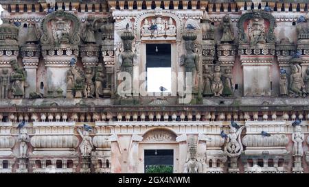 Sculpture hindoue ancienne Décoration au temple de Sri Rama Chandra Gopura ou porte, Ammapalli, Shamshabad, Telangana, Inde Banque D'Images