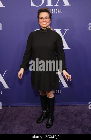 New York, NY, États-Unis. 3 octobre 2021. Lea Salonga arrive à la soirée d'ouverture de six The musical, tenue au Brooks Atkinson Theatre, le 3 octobre 2021, à New York. Crédit : Joseph Marzullo/Media Punch/Alay Live News Banque D'Images