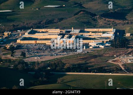 Vue aérienne de la prison California Men's Colony de San Luis Obispo Banque D'Images