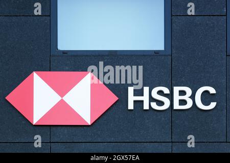 Lyon, France - 21 mai 2020 : logo HSBC sur un mur. HSBC Holdings est une multinationale britannique de services bancaires et financiers Banque D'Images