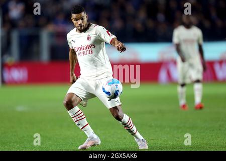 Junior Messias de l'AC Milan contrôle le ballon pendant la série Un match entre Atalanta BC et l'AC Milan Banque D'Images