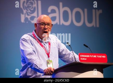 Dave Ward, Secrétaire général du Syndicat des travailleurs de la communication, s'exprime à la Conférence du Parti travailliste à Brighton. Banque D'Images