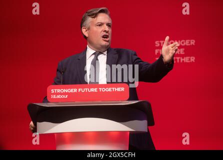 Jonathan Ashworth, Secrétaire d'État adjoint au travail et aux pensions , s'exprime à la Conférence du Parti travailliste à Brighton. Banque D'Images