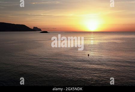Lever de soleil dans la municipalité d'Altea, dans la province d'Alicante en Espagne. Banque D'Images