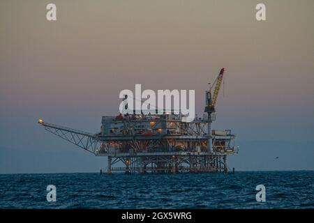 Oil Derrick, Catalina Channel, California, USA Banque D'Images