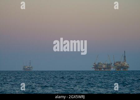 Oil Derrick, Catalina Channel, California, USA Banque D'Images