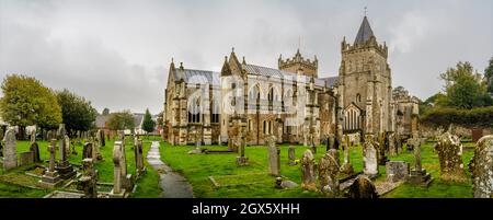 L'église paroissiale historique d'Ottery St Mary est calquée de près de la cathédrale d'Exeter et remonte aux croisades. Banque D'Images