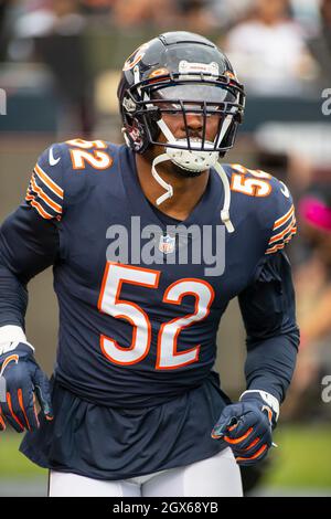 Chicago, Illinois, États-Unis. 03ème octobre 2021. - Bears #52 Khalil Mack se réchauffe avant le match de la NFL entre les Detroit Lions et les Chicago Bears au Soldier Field à Chicago, il. Photographe : Mike Wulf. Crédit : csm/Alay Live News Banque D'Images