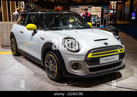 La voiture électrique Mini Cooper a été présentée au salon automobile Autosalon 2020. Bruxelles, Belgique - 9 janvier 2020. Banque D'Images