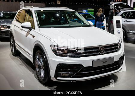 La voiture R-Line Volkswagen Tiguan a été présentée au salon automobile Autosalon 2020. Bruxelles, Belgique - 9 janvier 2020. Banque D'Images