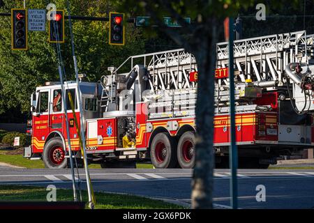 Camion de pompiers du comté de Gwinnett répondant à une urgence à Snellville (Metro Atlanta), Géorgie. (ÉTATS-UNIS) Banque D'Images