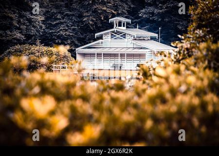 Cette photo a été prise dans le parc royal du 't Loo Palace près d'Apeldoorn aux pays-Bas. C'est un Boathouse qui a été utilisé par trois générations de q Banque D'Images