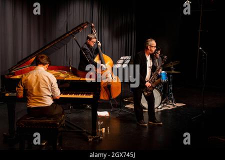 Ivo Neame, Conor Chaplin, Julien Arguelles, James Maddren - le Quatuor Julian Arguelles jouant au Herts Jazz Club de St Albans Banque D'Images