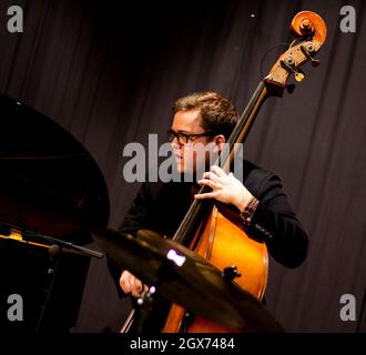 Conor Chaplin avec le Quatuor Julian Arguelles jouant au Herts Jazz Club de St Albans Banque D'Images