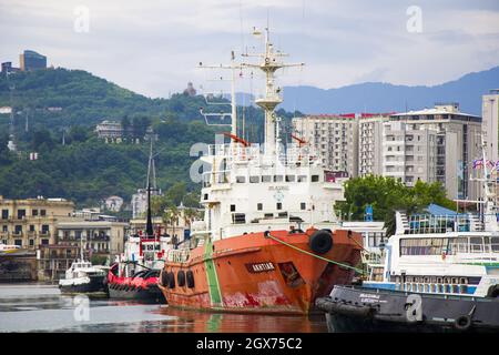 , - 17 juillet 2020 : le port de Batumi, bateaux dans le port de la mer Noire Banque D'Images