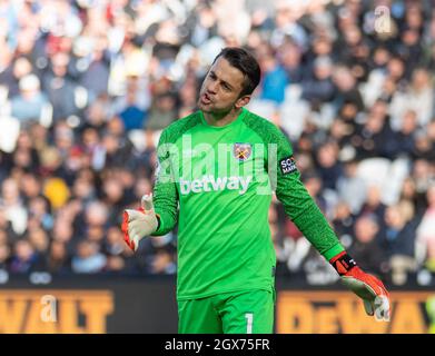 Londres, Royaume-Uni. 03ème octobre 2021. Le gardien de but de West Ham United Lukasz Fabianski lors du match de Premier League entre West Ham United et Brentford au parc olympique de Londres, en Angleterre, le 3 octobre 2021. Photo par Andrew Aleksiejczuk/Prime Media Images. Crédit : Prime Media Images/Alamy Live News Banque D'Images