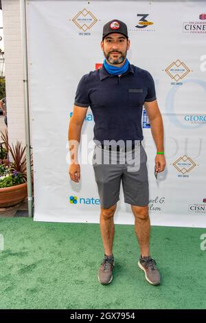 Tom Ellis participe au 14e tournoi annuel de golf Celebrity de la Fondation George Lopez au Lakeside Country Club, Burbank, CA, le 4 octobre 2021 Banque D'Images