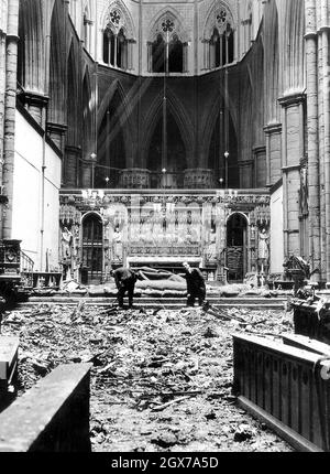 Dégâts à la bombe à l'intérieur de l'abbaye de Westminster pendant le blitz de Londres Banque D'Images