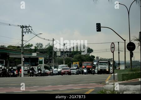 Avenida Tiradentes de São Paulo, Brésil.Heure de pointe et une pluie approche. Banque D'Images