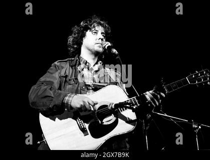 Le chanteur de folk américain Arlo Guthrie se présente à Londres en 1981. Banque D'Images