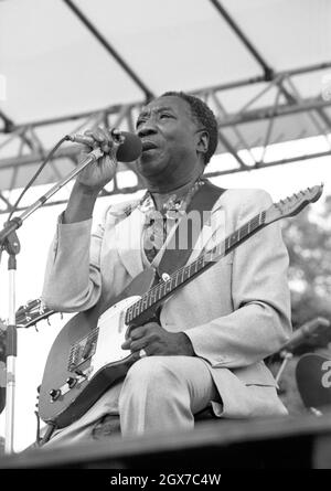 Le Bluesman américain Muddy Waters se présente au festival de jazz de la radio Capital à Knebworth, en Angleterre, en juillet 1981. Banque D'Images