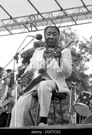 Le Bluesman américain Muddy Waters se présente au festival de jazz de la radio Capital à Knebworth, en Angleterre, en juillet 1981. Banque D'Images