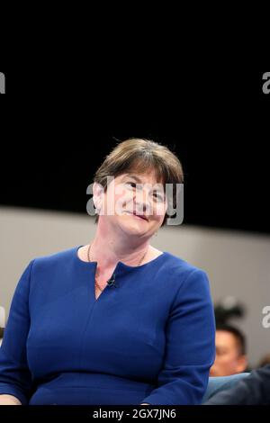 Manchester, Royaume-Uni. 4 octobre 2021. Le deuxième jour de la Conférence du Parti conservateur a lieu. Arlene Foster en conversation avec Brandon Lewis, « Northern Ireland, Beyond 100 », Manchester, Royaume-Uni. Credit: Barbara Cook/Alay Live News Banque D'Images