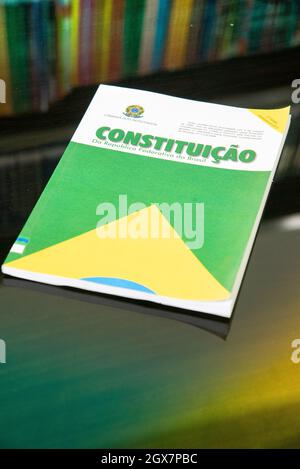 Porto Ferreira, Brésil. 04e octobre 2021. Ce mardi (5), l'anniversaire de la promulgation de la Constitution de 1988 est célébré. La Constitution de 1988 de la République fédérative du Brésil, également connue sous le nom de Constitution citoyenne, a 33 ans. Dans la photo, bibliothèque à Porto Ferreira, SP. Crédit: André Luis Ferreira/FotoArena/Alamy Live News Banque D'Images