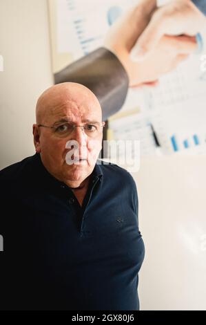 Lamezia terme, Italie. 20 septembre 2021. Mario Oliverio vu pendant un examen de presse. Candidats au poste de gouverneur régional, Amalia Bruni (PD; Parti démocratique), Roberto Occhiuto (FI, Forza Italia), Mario Oliverio (candidat indépendant), Luigi de Magistris (candidat indépendant) ont rencontré les secrétaires généraux des grands syndicats italiens, Angelo Sposato (Cgil), Tonino Russo (Cisl) et Santo Biondo (Uil), pour avoir discuté de leurs approches et solutions aux principales questions régionales. (Photo de Valeria Ferraro/SOPA Images/Sipa USA) crédit: SIPA USA/Alay Live News Banque D'Images