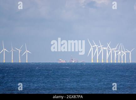 Gwynt y Môr (vent de mer) ferme éolienne offshore de 576 mégawatts avec 160 éoliennes de 150 m de haut dans la baie de Colwyn, au pays de Galles Banque D'Images