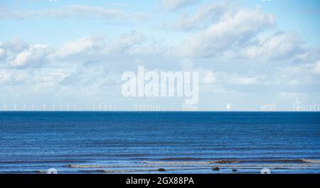 Gwynt y Môr (vent de mer) ferme éolienne offshore de 576 mégawatts avec 160 éoliennes de 150 m de haut dans la baie de Colwyn, au pays de Galles Banque D'Images
