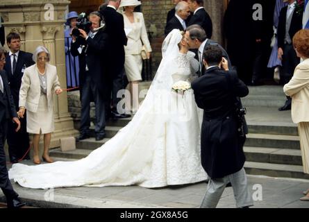 L'héritière Marie-Chantal Miller arrive à la cathédrale Sainte-Sophie de Bayswater, Londres, pour son mariage avec le prince héritier exilé Pavlos de Grèce. Banque D'Images