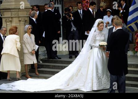 Marie-Chantal Miller arrive à la cathédrale Sainte-Sophie à Bayswater, Londres, pour son mariage avec le prince héritier exilé Pavlos de Grèce. Banque D'Images