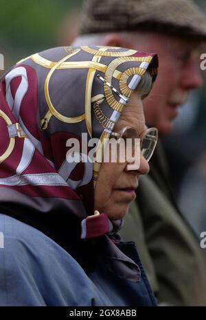 La reine Elizabeth II examine les épreuves de chevaux de Windsor Banque D'Images